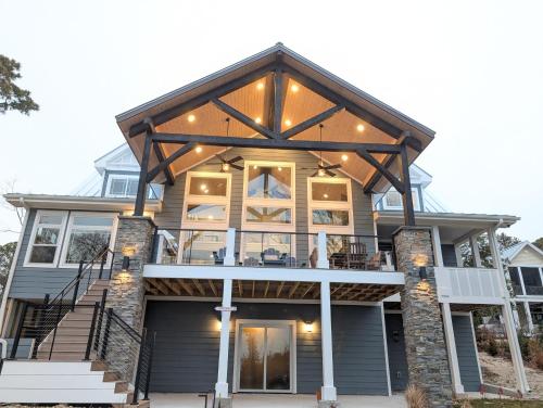 CoronaCove - New luxury retreat with private beach, views and sunsets!, Cape Charles