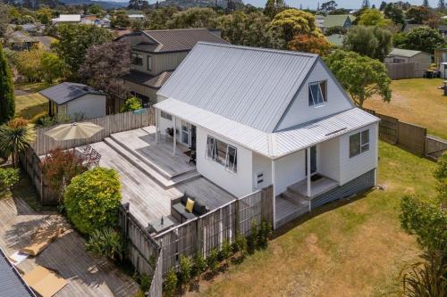 Hosts on the Coast Relax on Beaumont