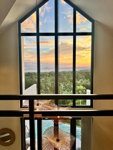 Serenity Crest - Taal Lake View near Taal Volcano