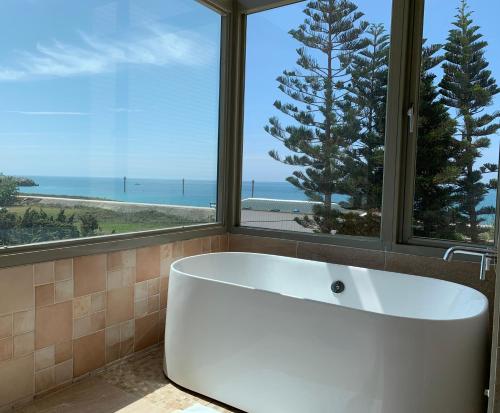 View, Beachcastle & Sea View Villa near Twin-Hearts Stone Weir