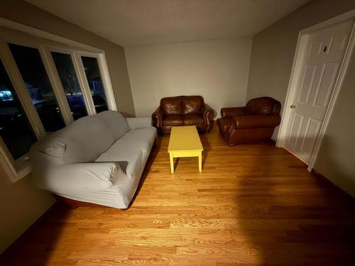 STAY AT FLAT CAD 39- Next to Airport, Transit, Park in 基奇纳(ON)