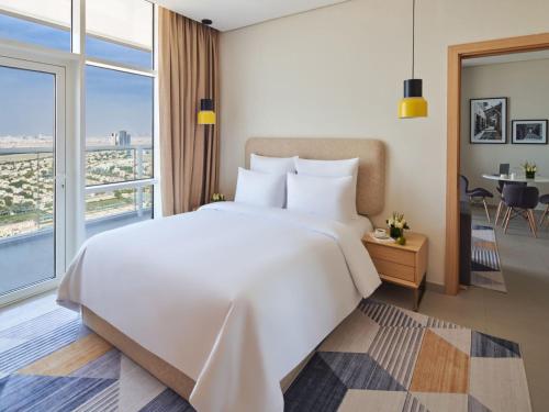 Private Apartment in Novotel JVT Comfort for 4 Guests, Dubaï