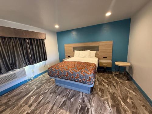 Travel Inn Motel - image 10