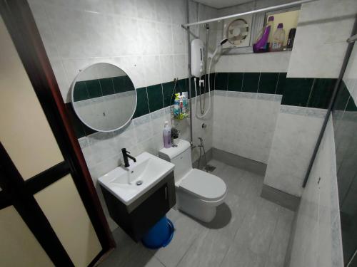 Zuhanyzó, Teaz Apartment at Glory Beach Resort in Taman Tuah Batu