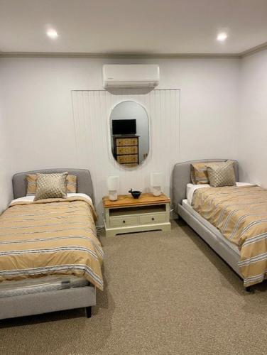 3 Br home with kitchen