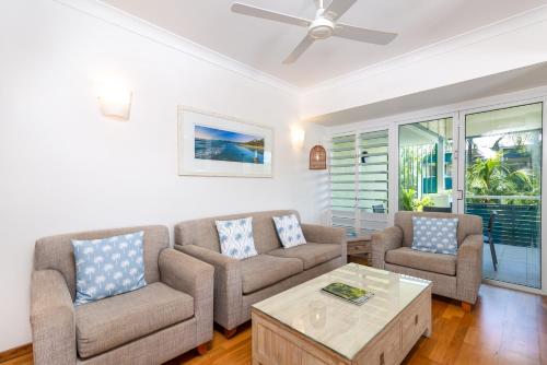 Two-Bedroom Apartment with 2 Bathrooms and Pool View image 8