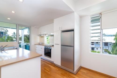 Two-Bedroom Apartment with 2 Bathrooms and Pool View image 5