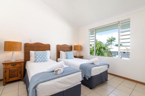 Two-Bedroom Apartment with 2 Bathrooms and Pool View image 4