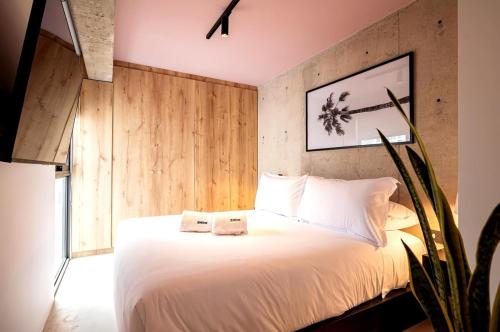 The Influencer 1BR by Geko