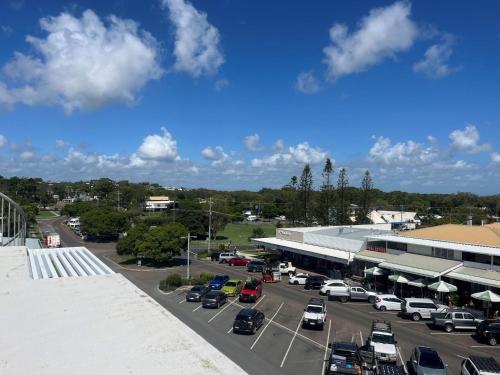 Unit 202 Plantation Resort - Rainbow Beach Aircon.Wifi.Pool. Views