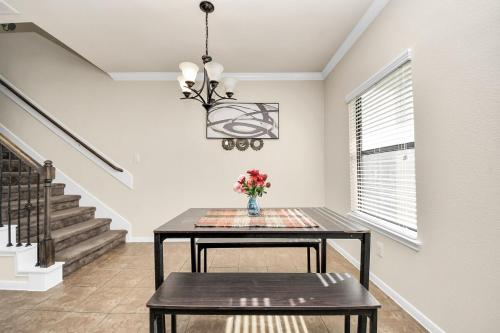 Cozy & Spacious Getaway -4Bedroom With King bed & Backyard, Houston (zdjęcie 9)