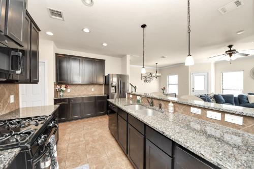 Cozy & Spacious Getaway -4Bedroom With King bed & Backyard, Houston (zdjęcie 6)