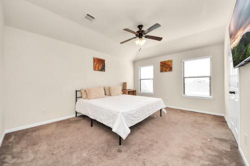 Cozy & Spacious Getaway -4Bedroom With King bed & Backyard, Houston (zdjęcie 8)