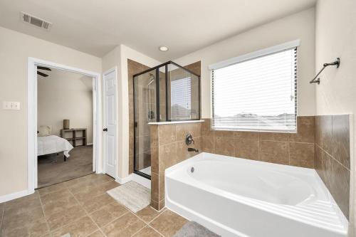 Cozy & Spacious Getaway -4Bedroom With King bed & Backyard, Houston (zdjęcie 7)