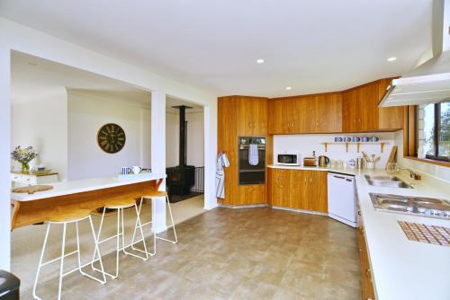 Kitchen, Kaiapoi Lakes - Christchurch Holiday Homes in Kaiapoi