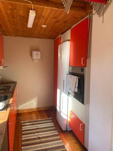 Stuga med sjöutsikt (Stuga med sjoutsikt) in Alšulta