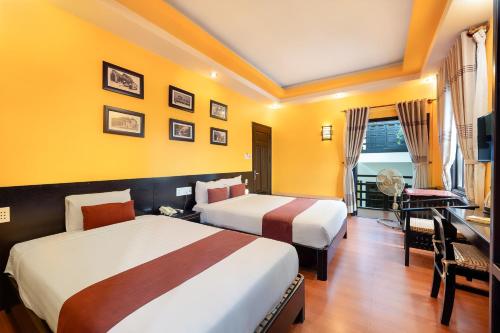 Comfort Triple Room image 9