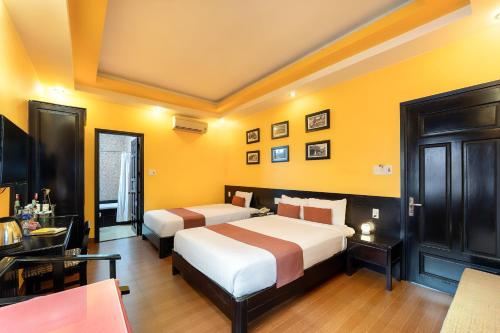 Comfort Triple Room room in Golden Bell Homestay