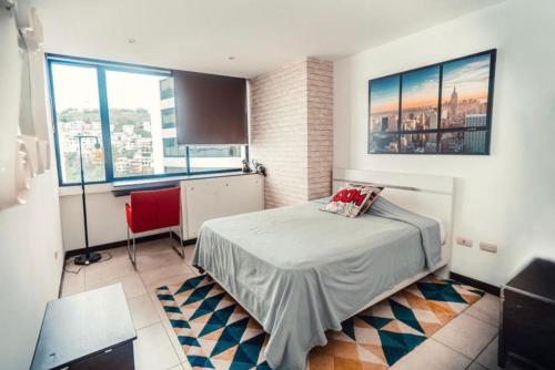 Depa en Bellini, frente al the point