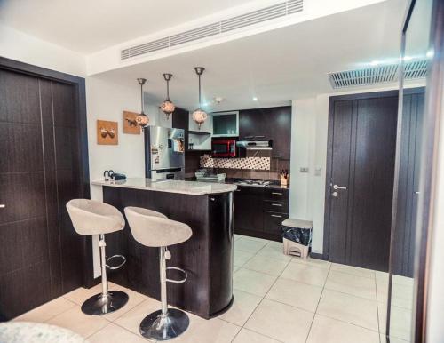 Depa en Bellini, frente al the point