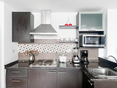 Depa en Bellini, frente al the point