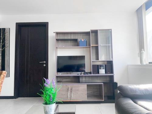 Depa en Bellini, frente al the point