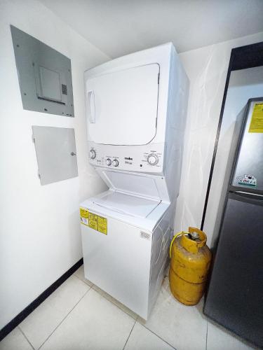 Depa en Bellini, frente al the point