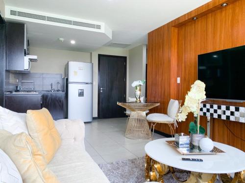 Depa en Bellini, frente al the point