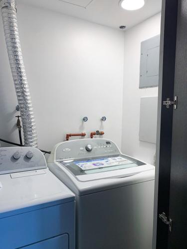 Depa en Bellini, frente al the point