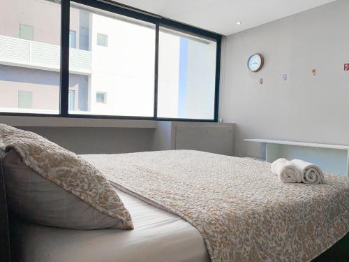 Depa en Bellini, frente al the point