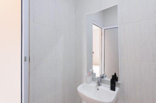 RedDoorz Plus Near Kebun Raya Bogor