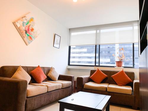 Depa en Bellini, frente al the point