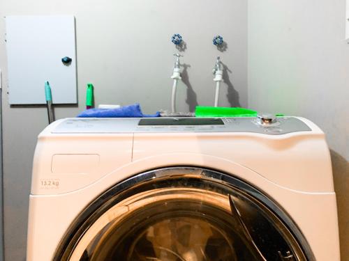 Depa en Bellini, frente al the point