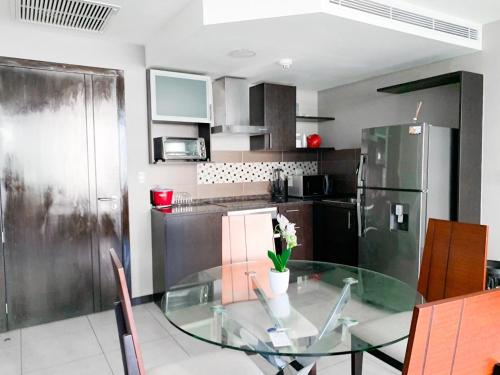 Depa en Bellini, frente al the point