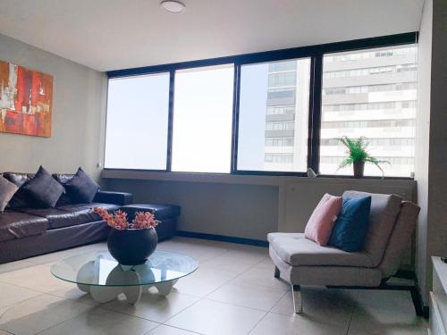 Depa en Bellini, frente al the point