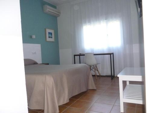 Double or Twin Room image 3