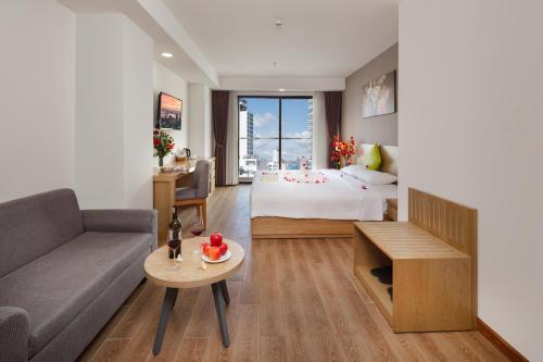 Executive Twin Room with Balcony  image 7