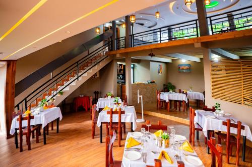Ресторан, Greenside Hotel in Аруша