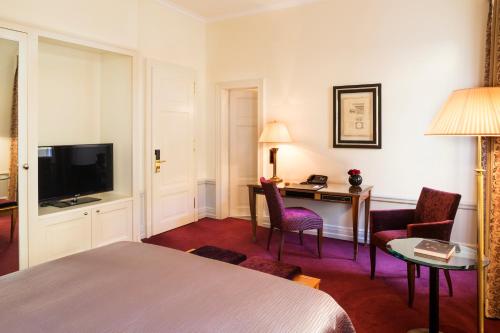 Hotel Bellevue Palace Bern - image 8