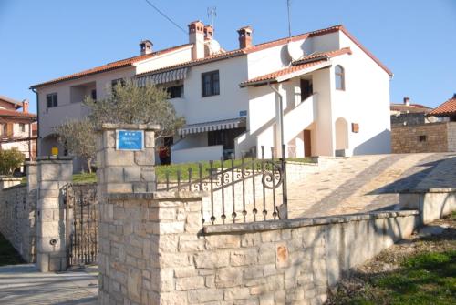  Apartment Fioretti, Pension in Bale