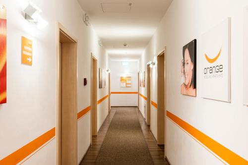 Orange Hotel und Apartments - image 6