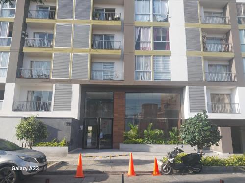 Moderno departamento con vista panorámica cerca a los centros comerciales