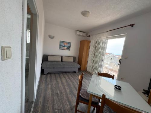Comfort One-Bedroom Apartment with Balcony image 10