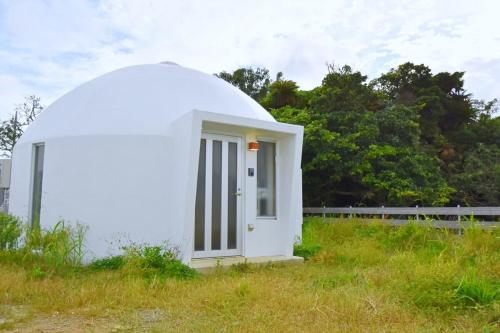 오키나와 본섬 うるまドーム沖縄 Mercury2 & Venus3 (うるまドーム沖縄 Mercury2 & Venus3) 3성급 게스트하우스 수영장