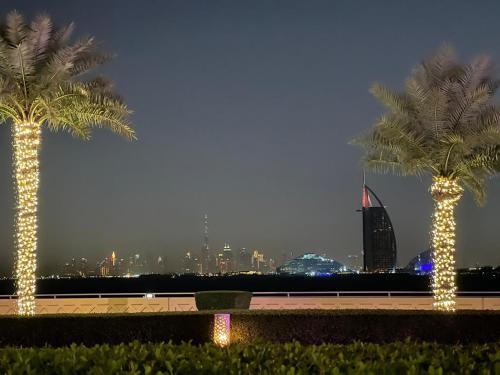 Cozy Home with Beach Access in Palm Jumeirah