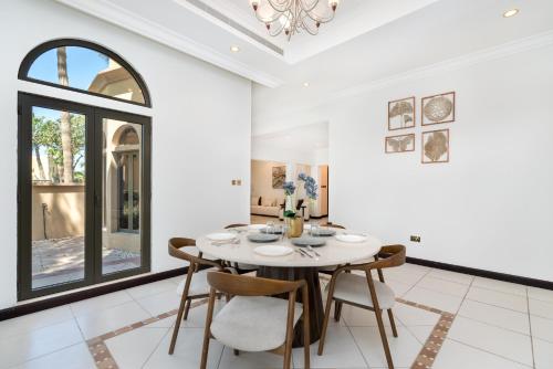 The Palm Luxury  Villa  | Pool & Beach Access