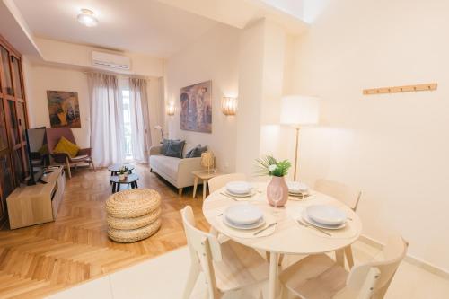 Cozy koukaki apartment - image 2