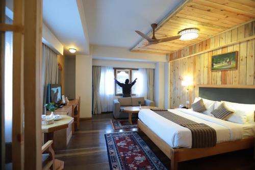 Twin Room image 2