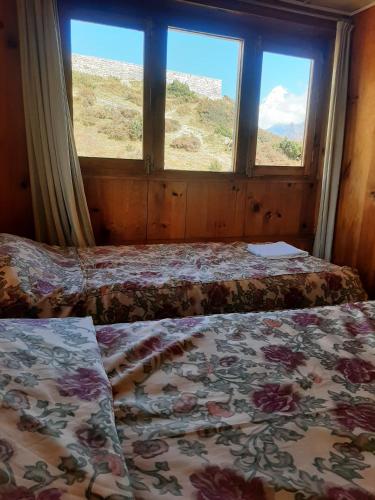 1 double bed, 2 twin beds
