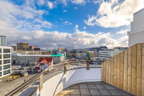 Deluxe Oceanview Studio with balcony image 1